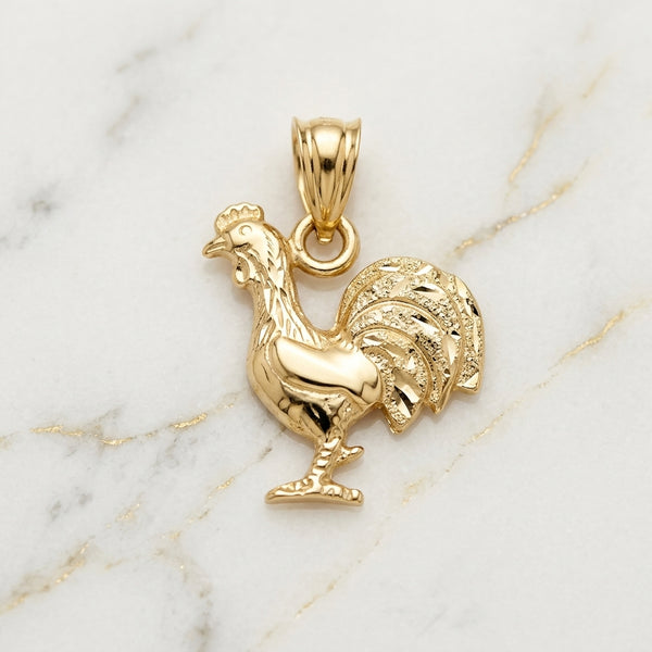 Dije Gallo Tallado en Relieve 3D en Oro Amarillo 10K - 0.89g