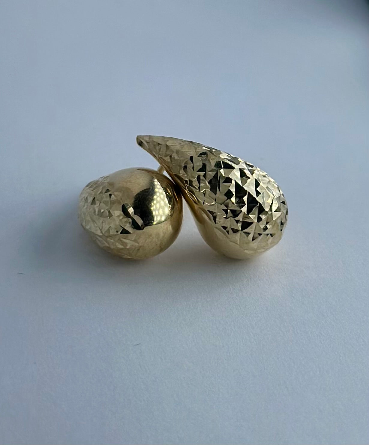 Aretes Gotas con detalles 10k Mediano