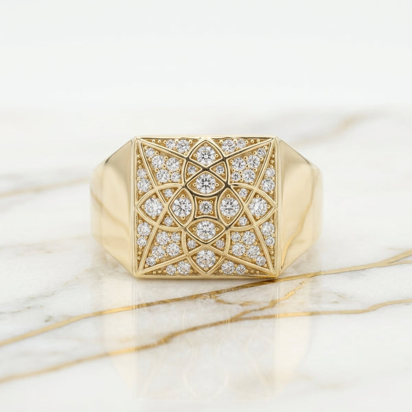 Anillo Sello Cuadrado con Rosetón Estrellado en Pavé de Circonias en Oro Amarillo 10K - 7.47g