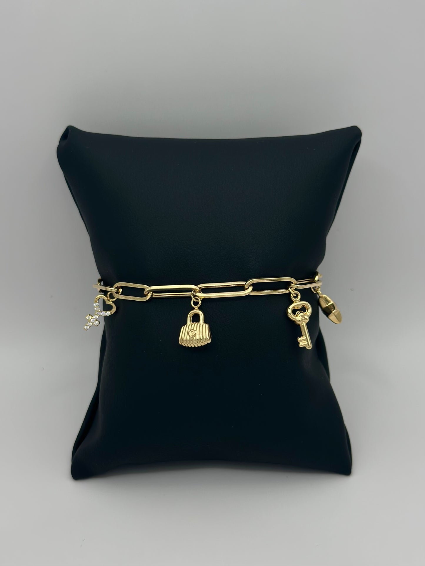 Pulsera Paper Clip con Charms 10k 7"