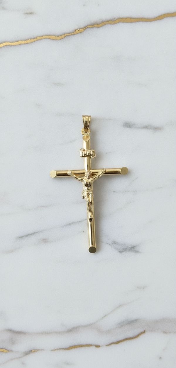 Dije Crucifijo Tubular Clásico Pulido con Cristo e INRI en Oro Amarillo 10K (2.56g)