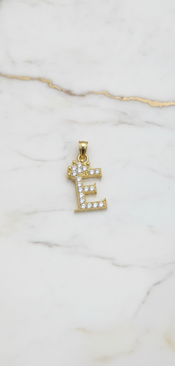 Dije Letra Inicial E con Corona y Zirconias en Oro Sólido Amarillo 10K (1.70g)