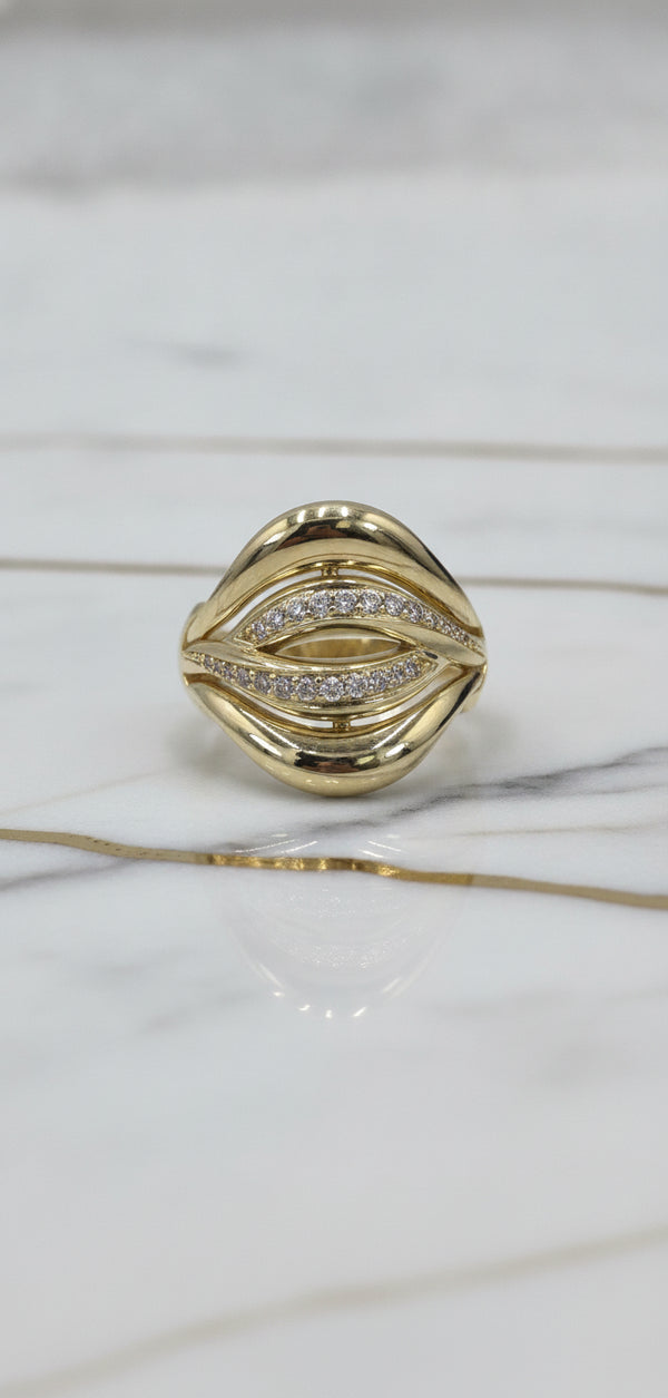 Anillo Escultural de Olas Cruzadas con Pavé de Piedras Blancas en Oro 10K Sólido (Talla 8) - 3.03g