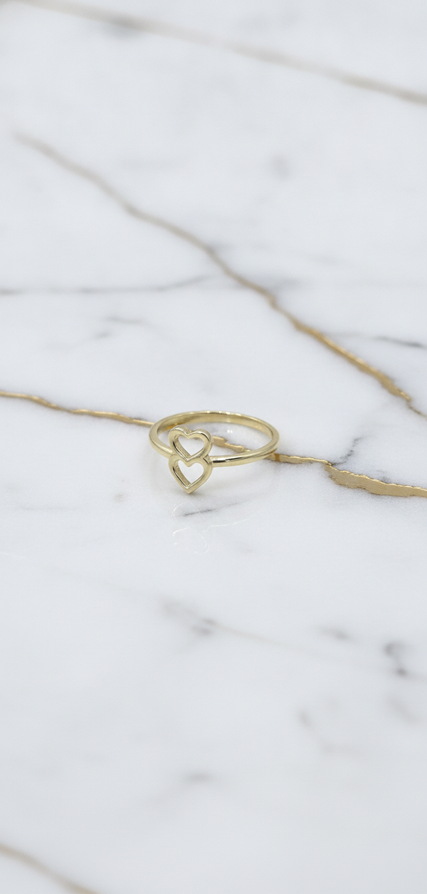 Anillo de Doble Corazón Calado en Oro Amarillo 10K (1.35g)