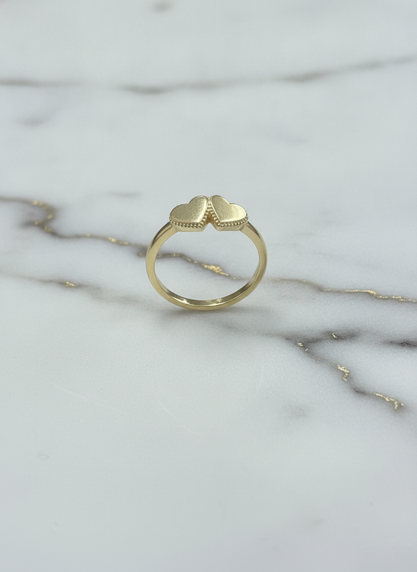 Anillo Doble Corazón Liso con Borde Granulado en Oro Amarillo 10K - 1.15g