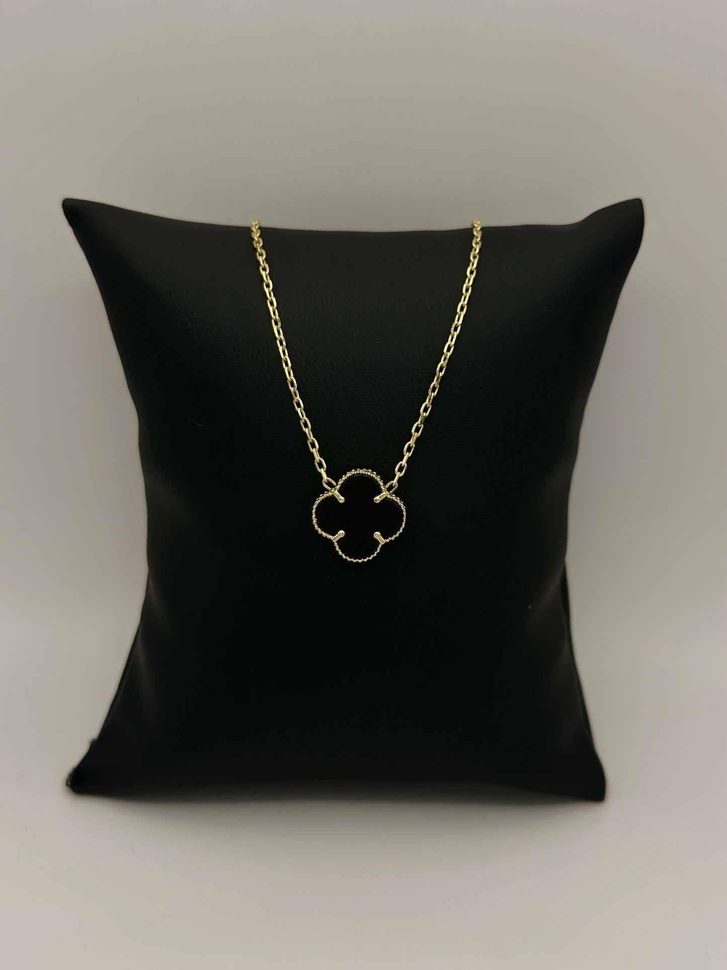 Clover Negra Collar 10K