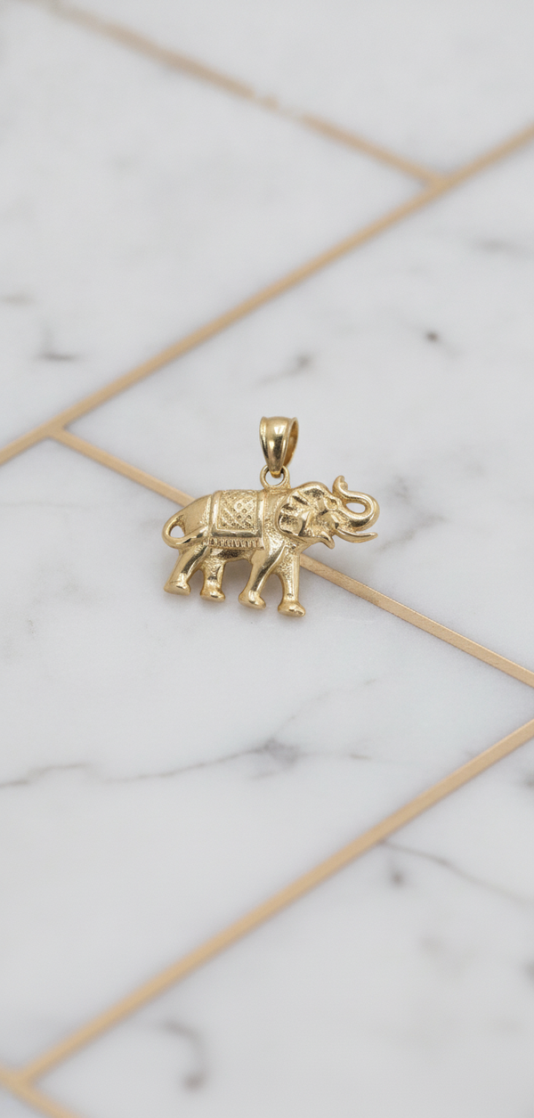 Dije Elefante de la Suerte 3D con Trompa Elevada en Oro Amarillo 10K (1.64g)