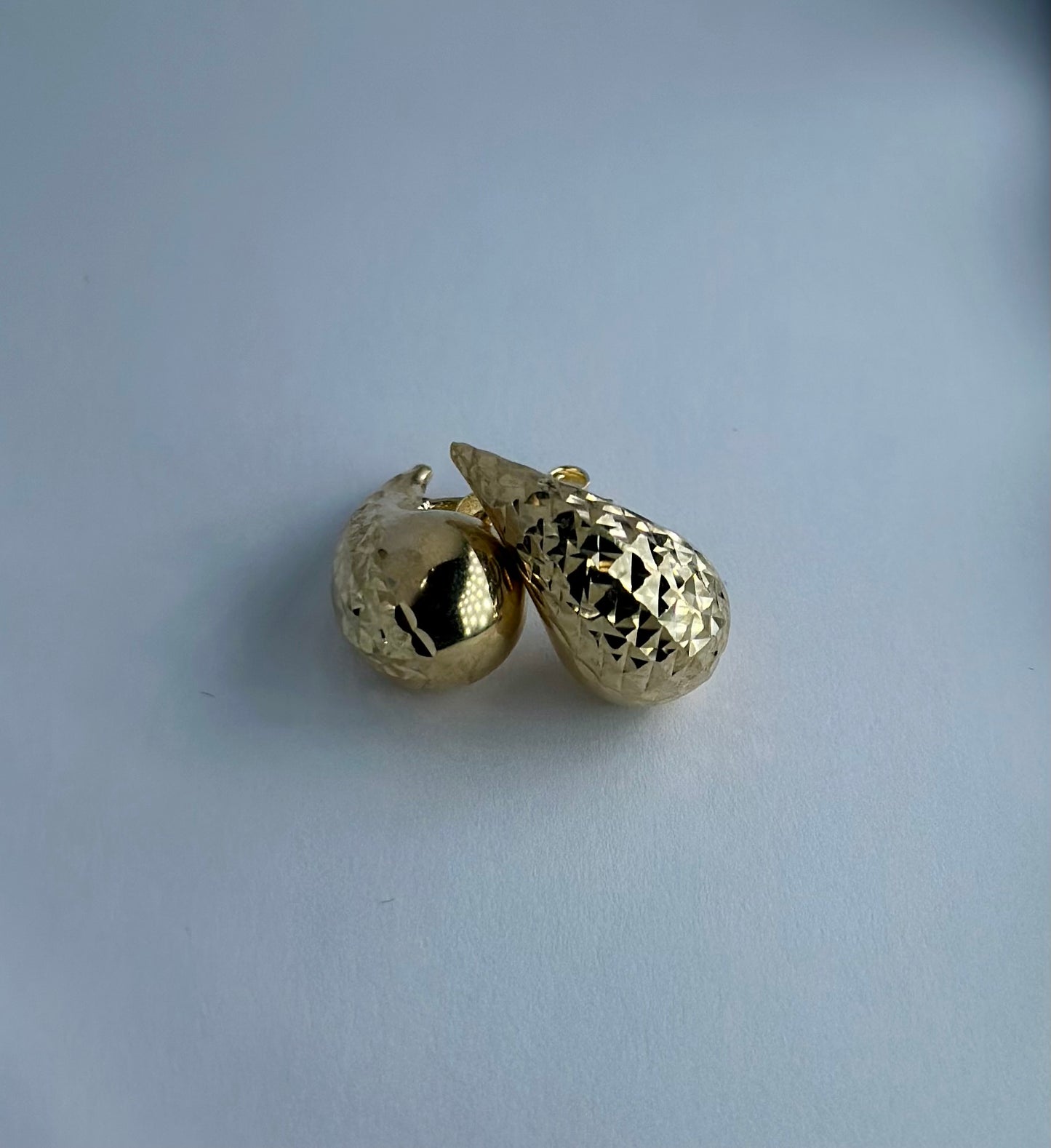 Aretes Gotas con detalles 10k Mediano