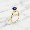 Anillo Solitario de Zafiro Azul Redondo de Seis Uñas en Oro Amarillo 10K (1.90g)