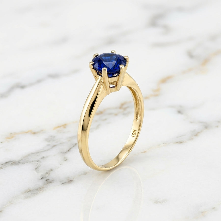 Anillo Solitario de Zafiro Azul Redondo de Seis Uñas en Oro Amarillo 10K (1.90g)