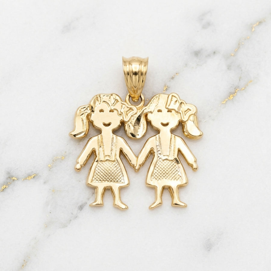 Dije Dos Niñas Tomadas de la Mano en Oro Amarillo 10K - 1.50g