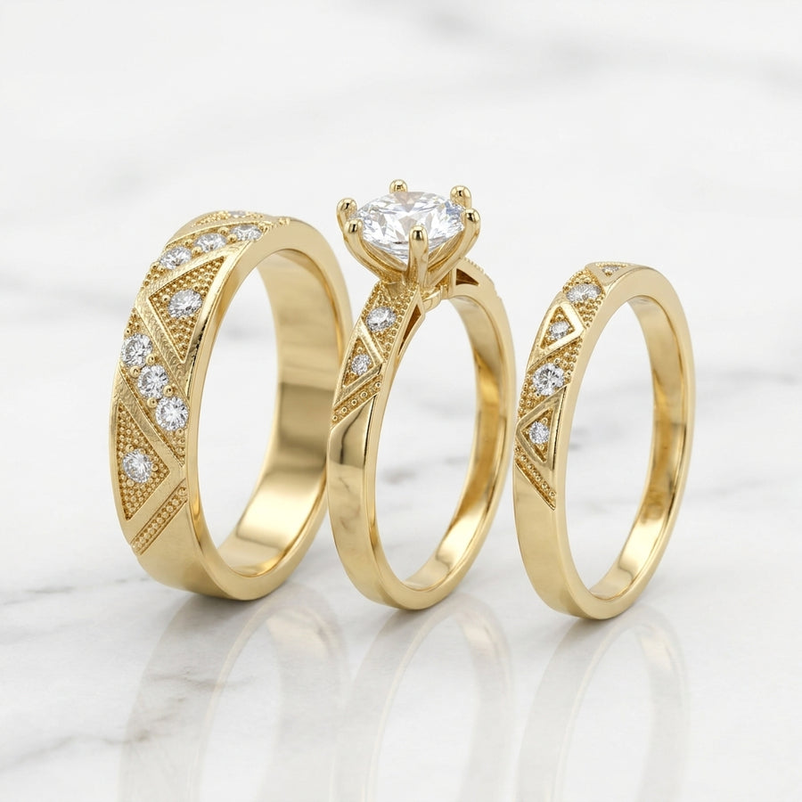 Trío de Anillos de Matrimonio y Compromiso en Oro Amarillo de 10K con Solitario y Detalles Milgrain (7.34g)