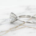 Anillo de Compromiso Solitario Clásico de Seis Uñas en Oro Blanco 10K (2.51g)