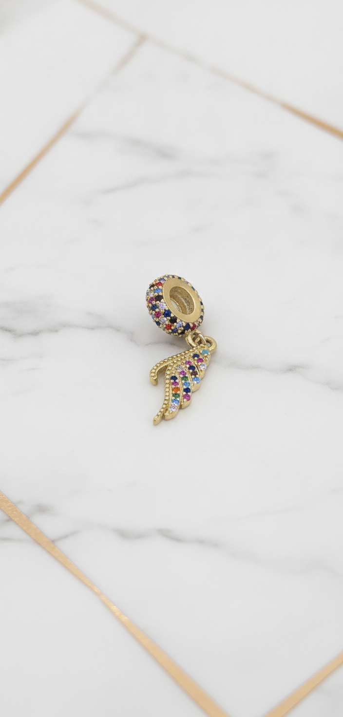 Dije Charm Ala de Ángel Colgante con Piedras Multicolor Arcoíris en Oro Amarillo 10K (1.62g)