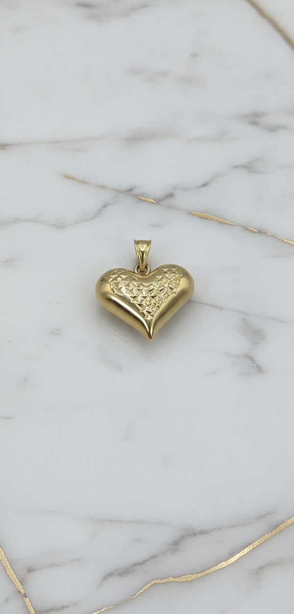 Dije Corazón Bombé 3D con Centro Tallado Diamantado en Oro Amarillo 10K (1.03g)
