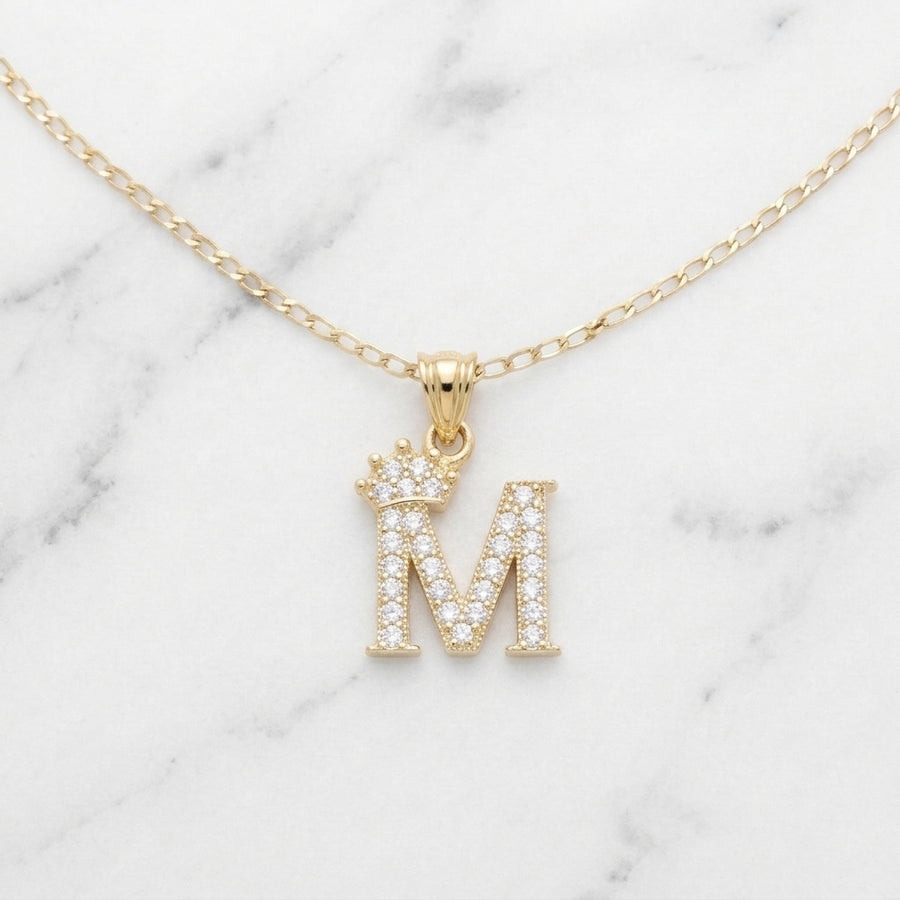 Dije Letra Inicial M con Corona y Zirconias en Oro Sólido Amarillo 10K (1.22g)