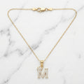Combo Exclusivo: Aretes Argollas Torcidas Lisas Talla 1 + Cadena Fina Eslabón 20" + Dije Inicial con Corona en Oro 10K (3 Prendas)