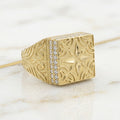 Anillo Sello Cuadrado con Estrella Grabada, Canto de Greca y Circonias y Hombros Grabados en Oro Amarillo 10K - 5.50g