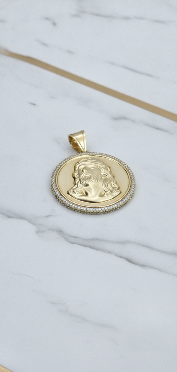 Dije Medalla Circular Rostro de Cristo con Halo y Perfil de Zirconias en Oro Amarillo 10K (4.68g)
