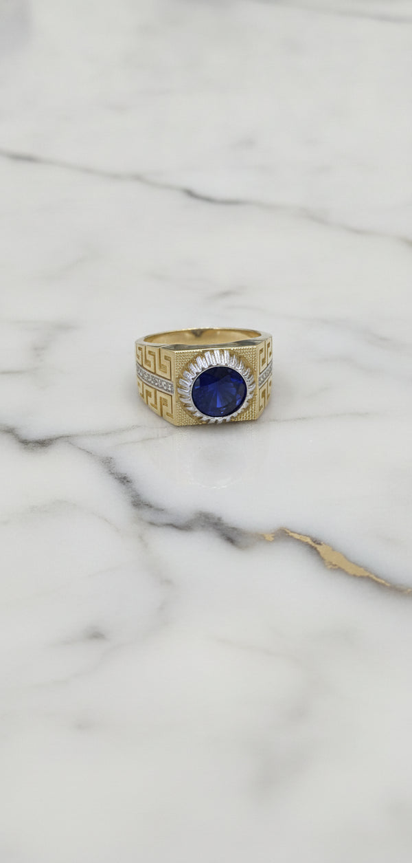 Anillo de Caballero con Piedra Azul Redonda, Bisel Estriado Bicolor y Greca en Oro 10K (6.69g)