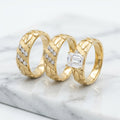 Trío de Anillos de Matrimonio y Compromiso Textura Nugget con Solitario Corte Esmeralda en Oro 10K - 6.58g