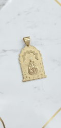 Dije Capilla Virgen de la Caridad del Cobre Calado con Corte Diamante en Oro Amarillo 10K