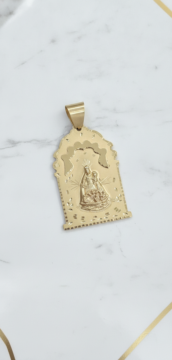 Dije Capilla Virgen de la Caridad del Cobre Calado con Corte Diamante en Oro Amarillo 10K