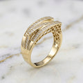 Anillo Crossover de Triple Carril con Zirconias y Galería Panal en Oro Sólido 10K - 2.69g