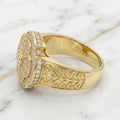 Anillo de Rosetón Lobulado con Pavé de Circonias y Hombros Grabados de Espiga en Oro Amarillo 10K - 3.41g