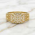 Anillo Cuadrado de Rosetón con Circonias y Hombros Grabados en Relieve Macizo en Oro Amarillo 10K - 3.00g