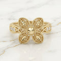Anillo Cruz Floral de Cuatro Pétalos en Filigrana con Hombros de Zirconias en Oro Amarillo 10K (1.44g)