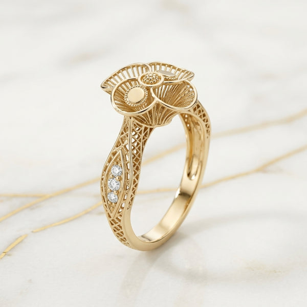 Anillo Flor de Cuatro Pétalos en Filigrana con Hombros de Zirconias en Oro Amarillo 10K (1.22g)
