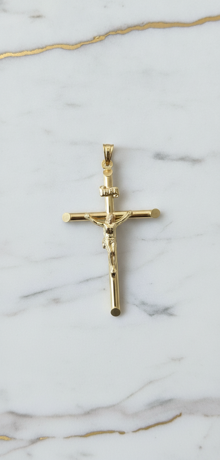 Dije Crucifijo Tubular Clásico Pulido con Cristo e INRI en Oro Amarillo 10K (2.56g)