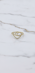 Anillo Corazón Calado con Palabra Amor y Borde de Zirconias en Oro Amarillo 10K (1.68g)