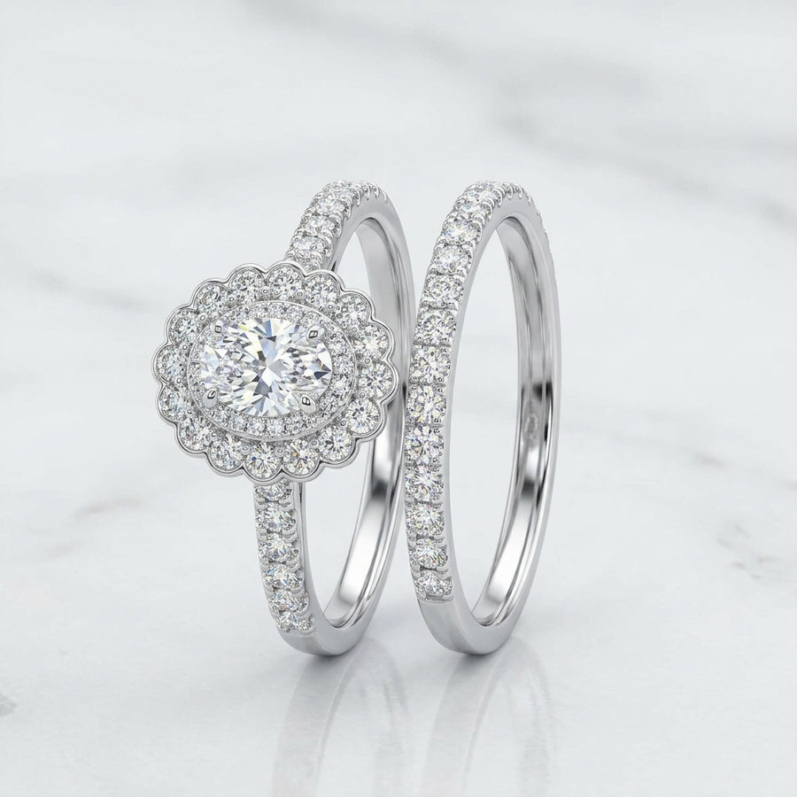 Set de Anillo de Compromiso Ovalado con Doble Halo Festoneado y Alianza en Oro Blanco 10K (4.57g)