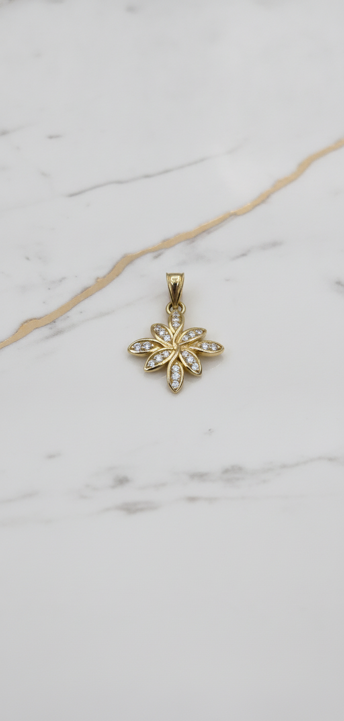 Dije Flor / Estrella de Ocho Pétalos con Piedras Blancas en Oro Amarillo 10K (2.00g)