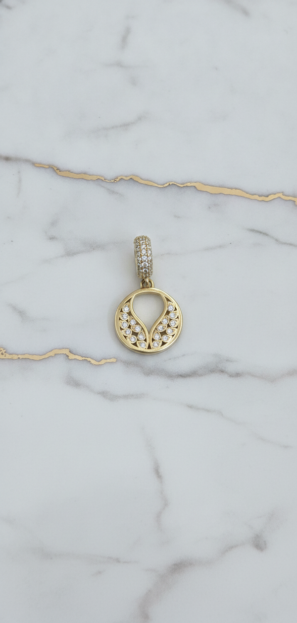 Dije Circular Alas de Ángel Caladas con Zirconias y Reasa Pavé en Oro Amarillo 10K (1.61g)