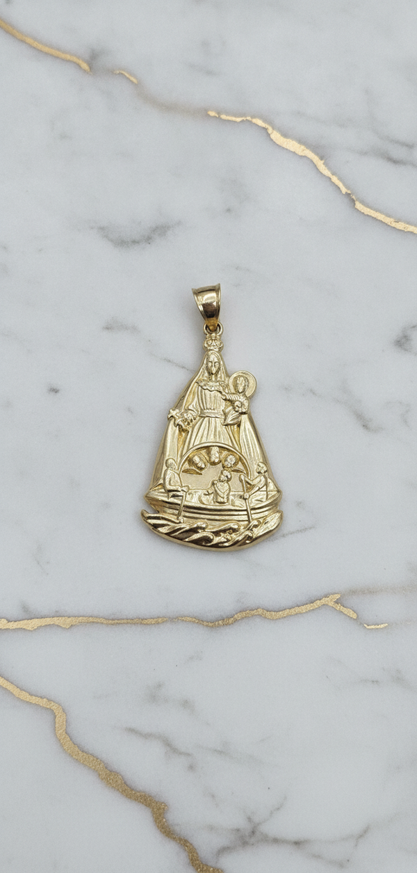 Dije Silueta de la Virgen de la Caridad del Cobre en Relieve en Oro Amarillo 10K (4.30g)