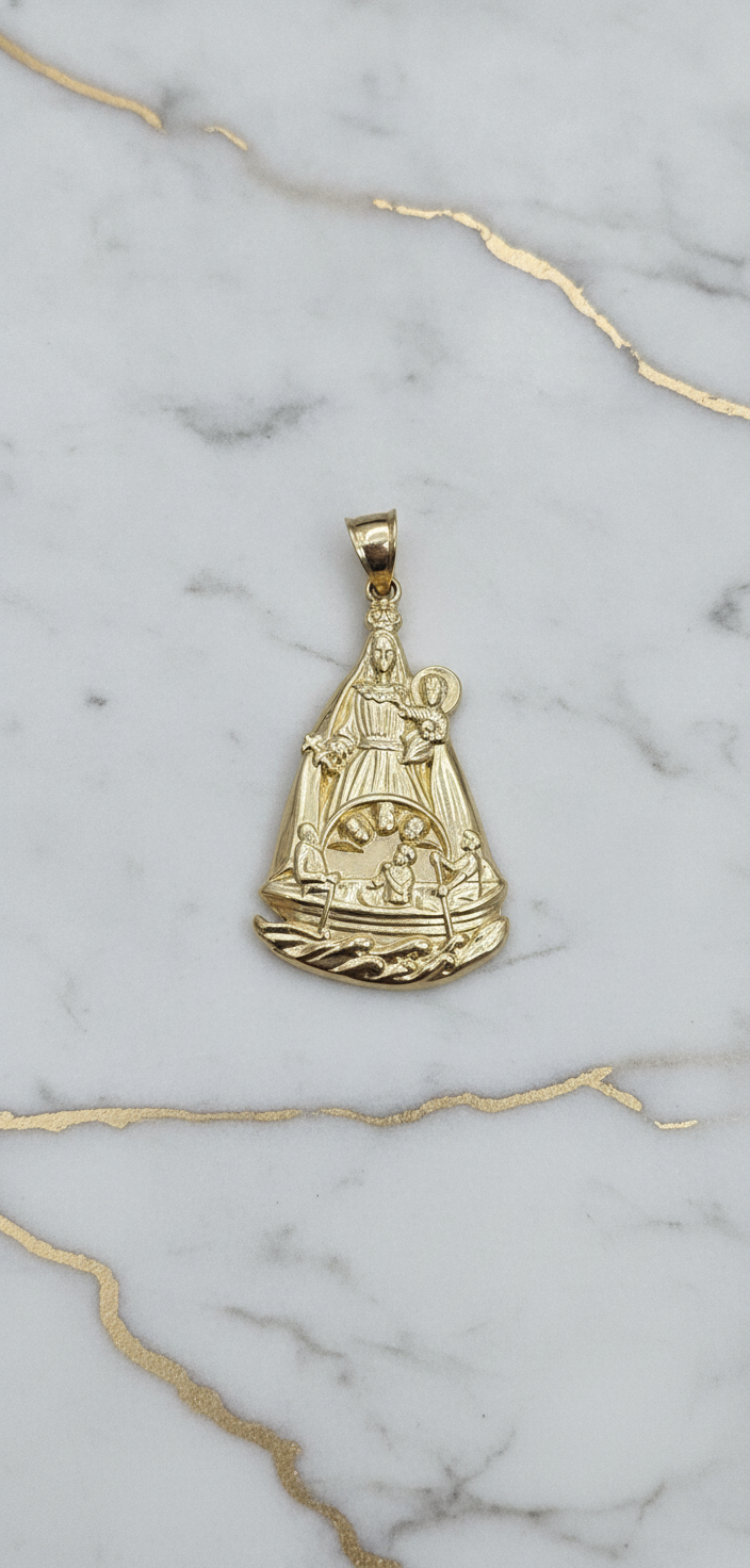 Dije Silueta de la Virgen de la Caridad del Cobre en Relieve en Oro Amarillo 10K (4.30g)