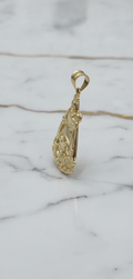 Dije Silueta de la Virgen de la Caridad del Cobre en Relieve en Oro Amarillo 10K (4.30g)