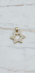 Dije Estrella de Seis Puntas Calada con Doble Hilera de Zirconias Pavé en Oro Amarillo 10K (2.75g)