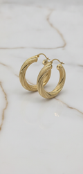 Aretes Argollas Torcidas Nevadas Medianas (3x5mm) en Oro Amarillo 10K - 3.30g