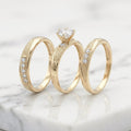 Trío de Anillos de Boda y Compromiso Ondulado Granulado con Solitario en Oro Sólido 10K (Tallas 7 y 10) - 6.05g