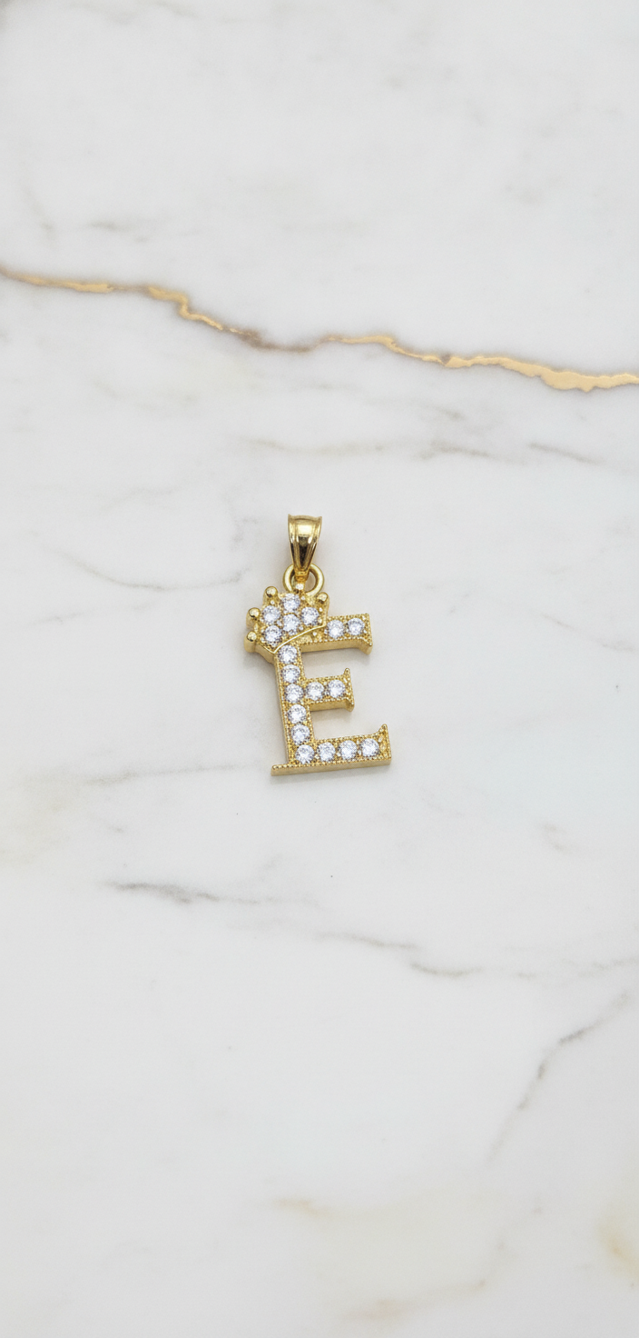 Dije Letra Inicial E con Corona y Zirconias en Oro Sólido Amarillo 10K (1.70g)