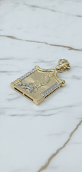 Dije Altar San Lázaro Bicolor con Columnas Salomónicas y Reasa con Zirconias en Oro 10K (8.68g)