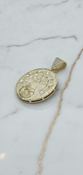 Dije Medalla Circular de la Virgen de la Caridad del Cobre en Oro Bicolor 10K con Reasa Pavé (5.00g)