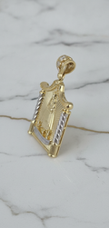 Dije Altar Virgen de la Caridad del Cobre Bicolor con Columnas Salomónicas y Zirconias en Oro 10K (10.16g)