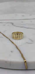 Anillo Domo Festoneado de Gajos Verticales en Oro Amarillo Sólido 10K (Talla 9) - 3.41g