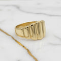 Anillo Domo Festoneado de Gajos Verticales en Oro Amarillo Sólido 10K (Talla 9) - 3.41g