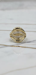 Anillo Escultural de Olas Cruzadas con Pavé de Piedras Blancas en Oro 10K Sólido (Talla 8) - 3.03g